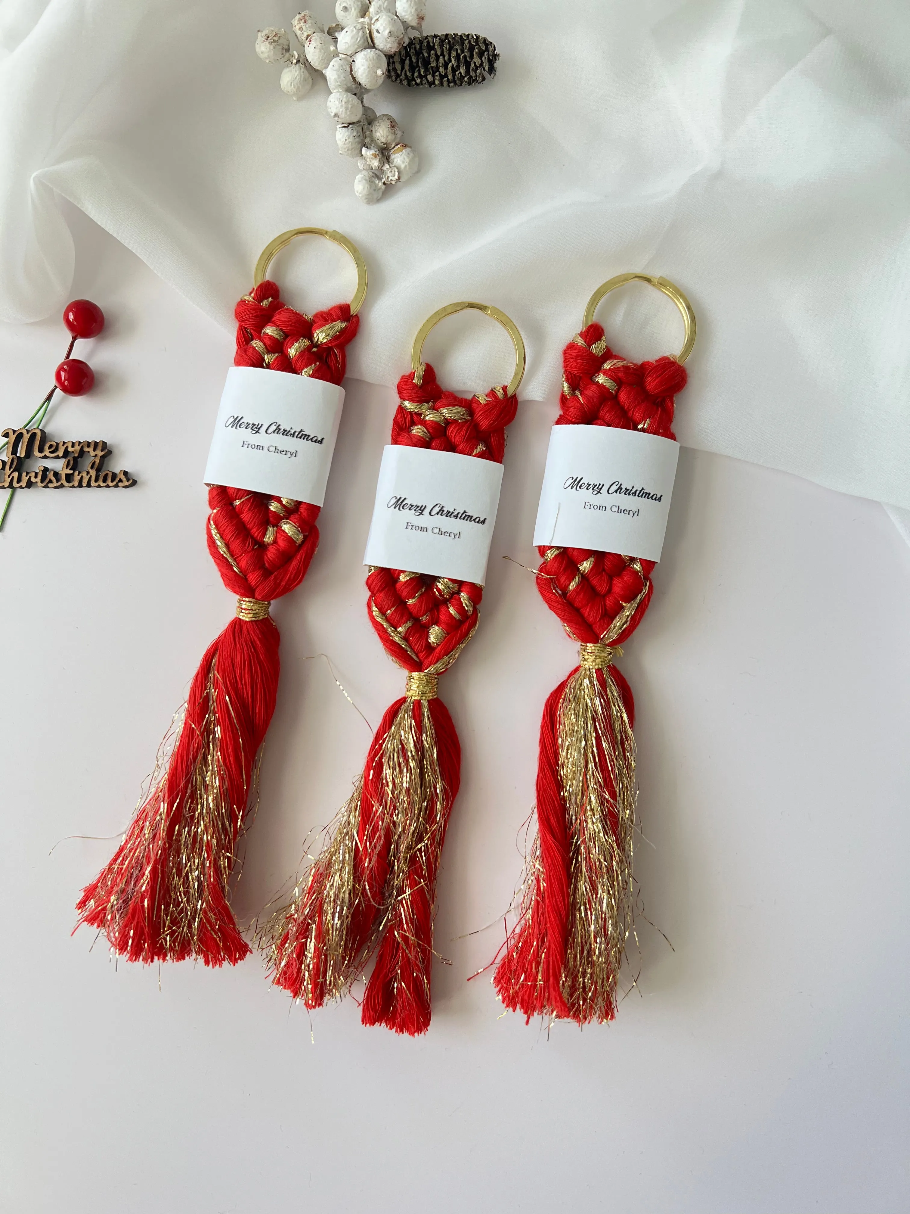 Christmas Keychain Favors for Guests - Personalized Macrame Favors in Red and Gold