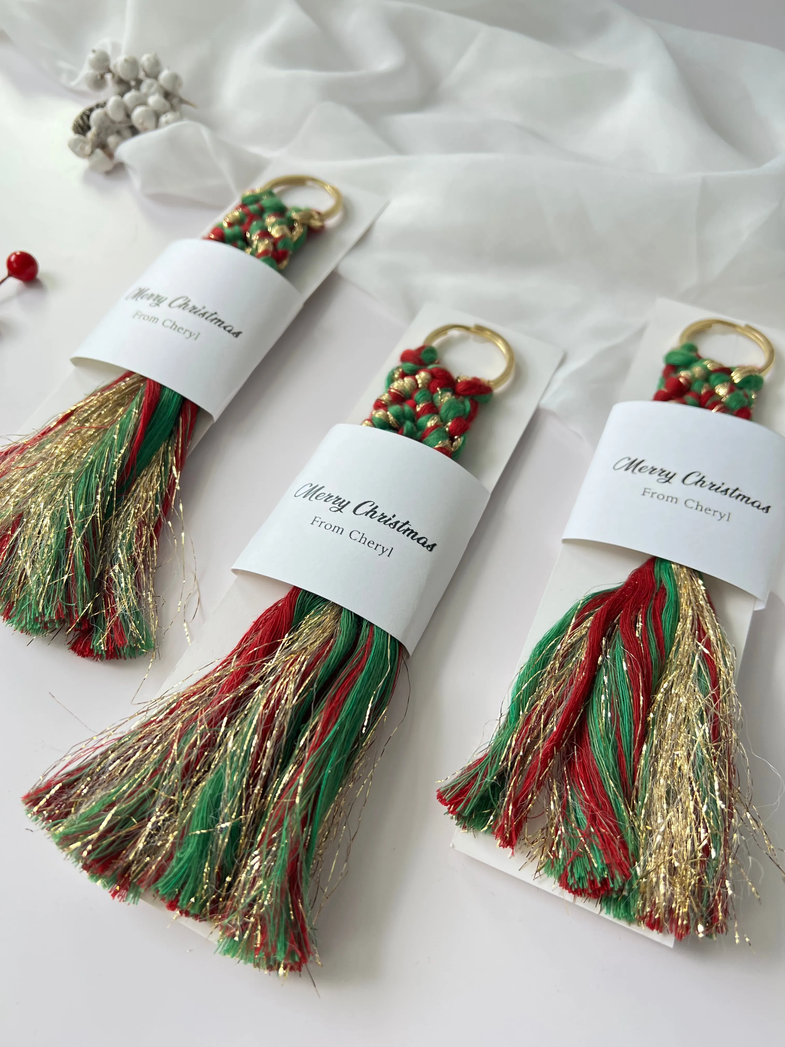 Christmas Keychain Favors for Guests - Personalized Macrame Favors in Red and Gold