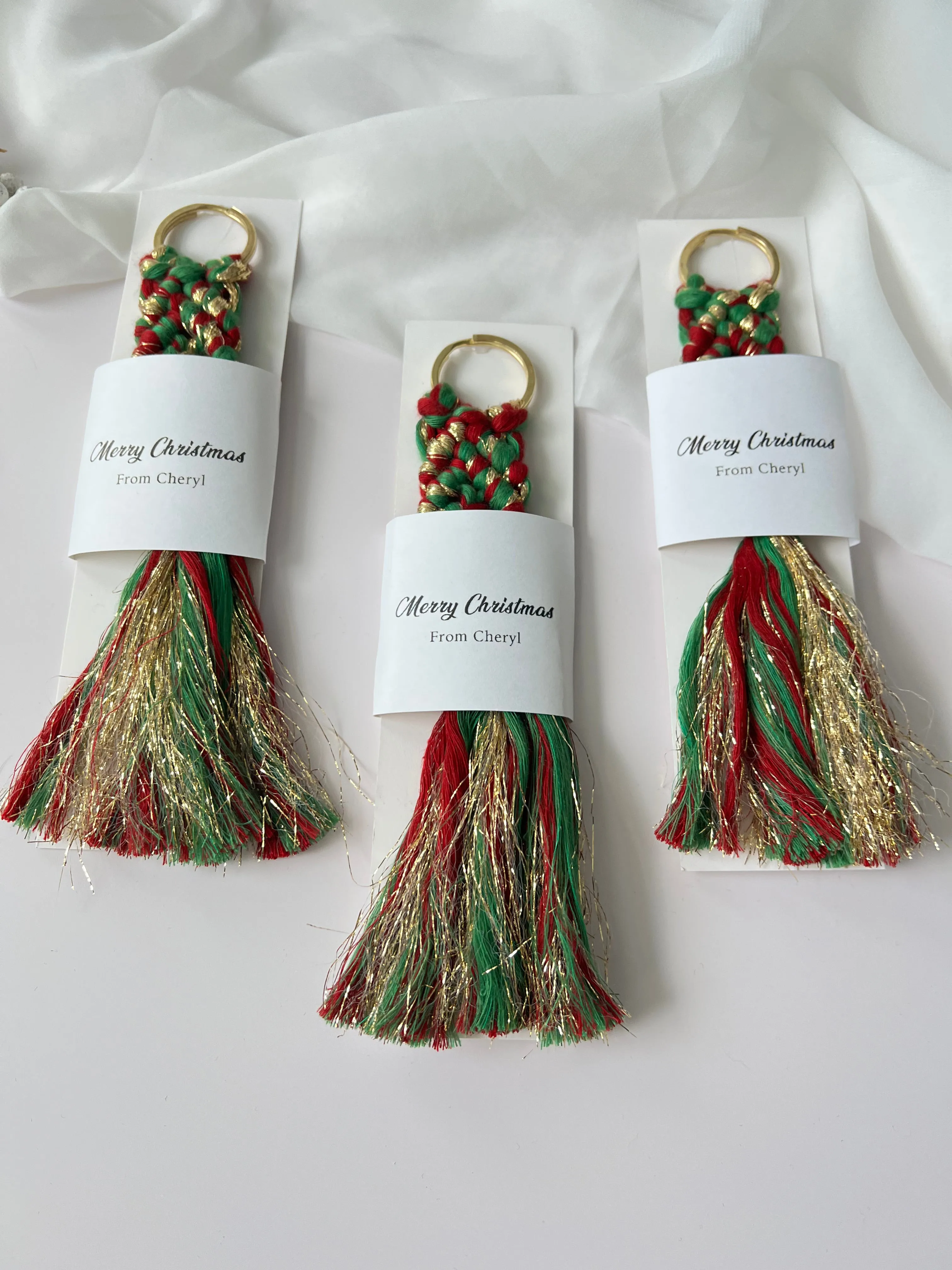 Christmas Keychain Favors for Guests - Personalized Macrame Favors in Red and Gold