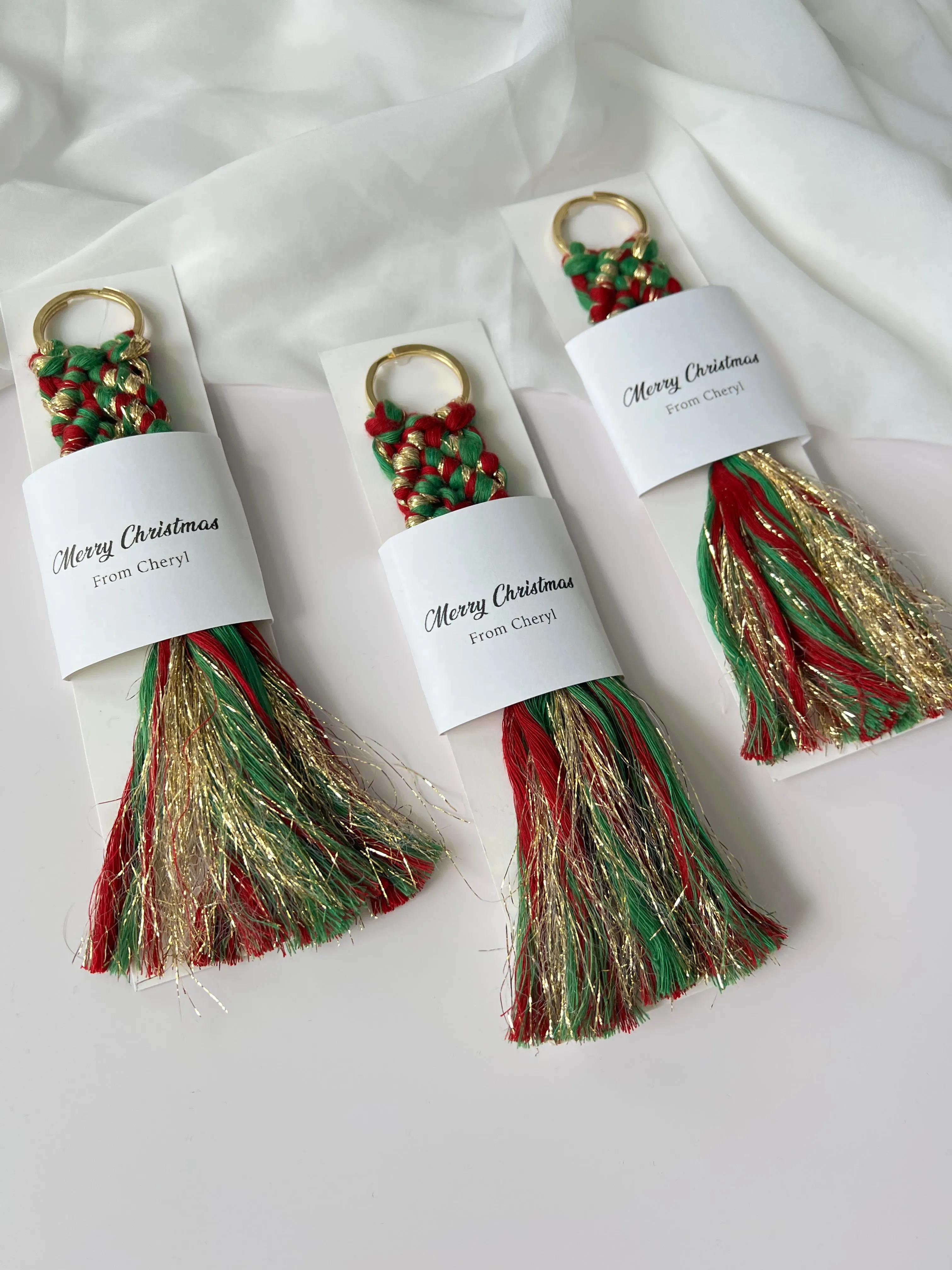 Christmas Keychain Favors for Guests - Personalized Macrame Favors in Red and Gold