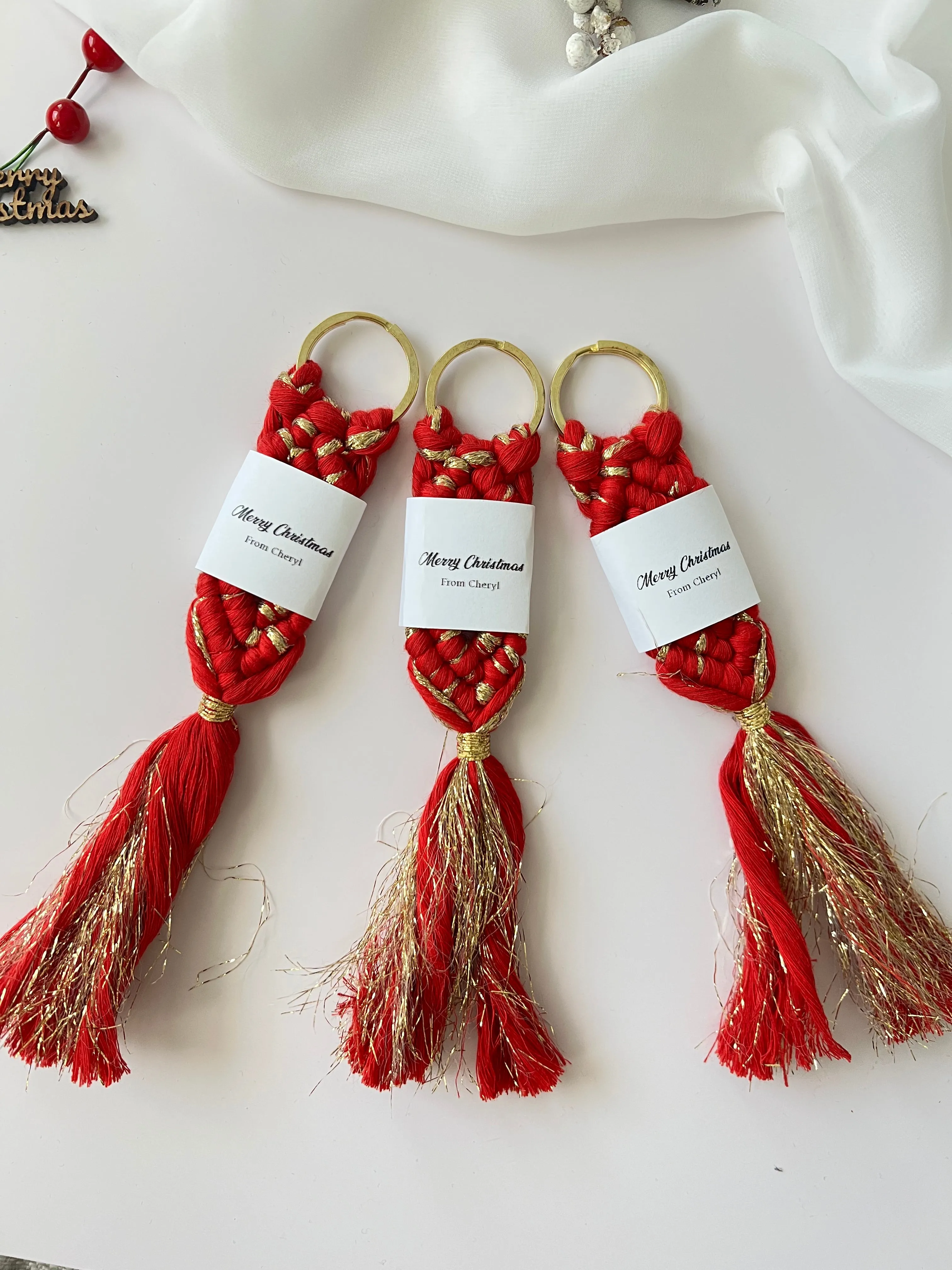 Christmas Keychain Favors for Guests - Personalized Macrame Favors in Red and Gold