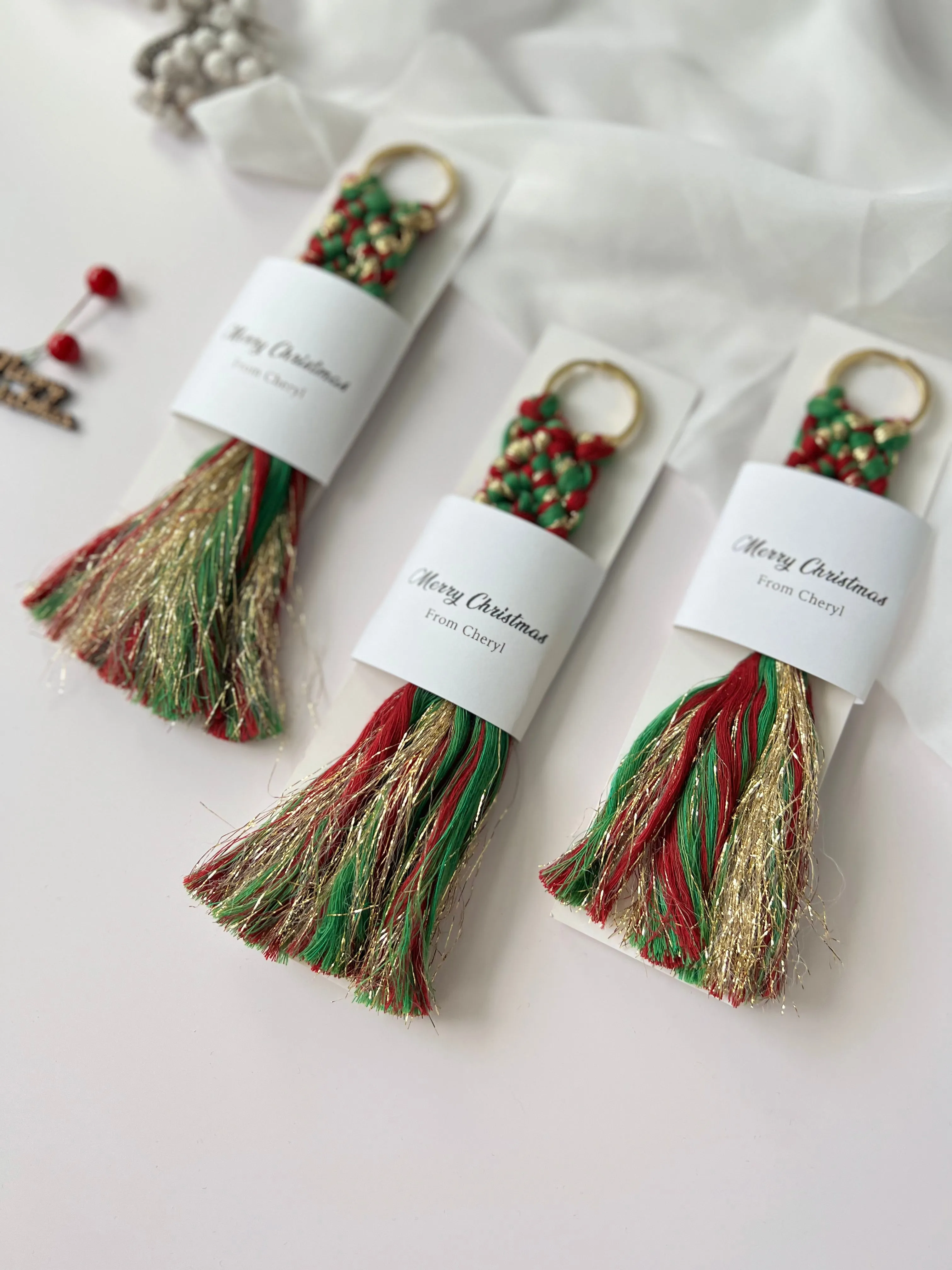 Christmas Keychain Gifts for Guests - Personalized Macrame Favors in Red and Green