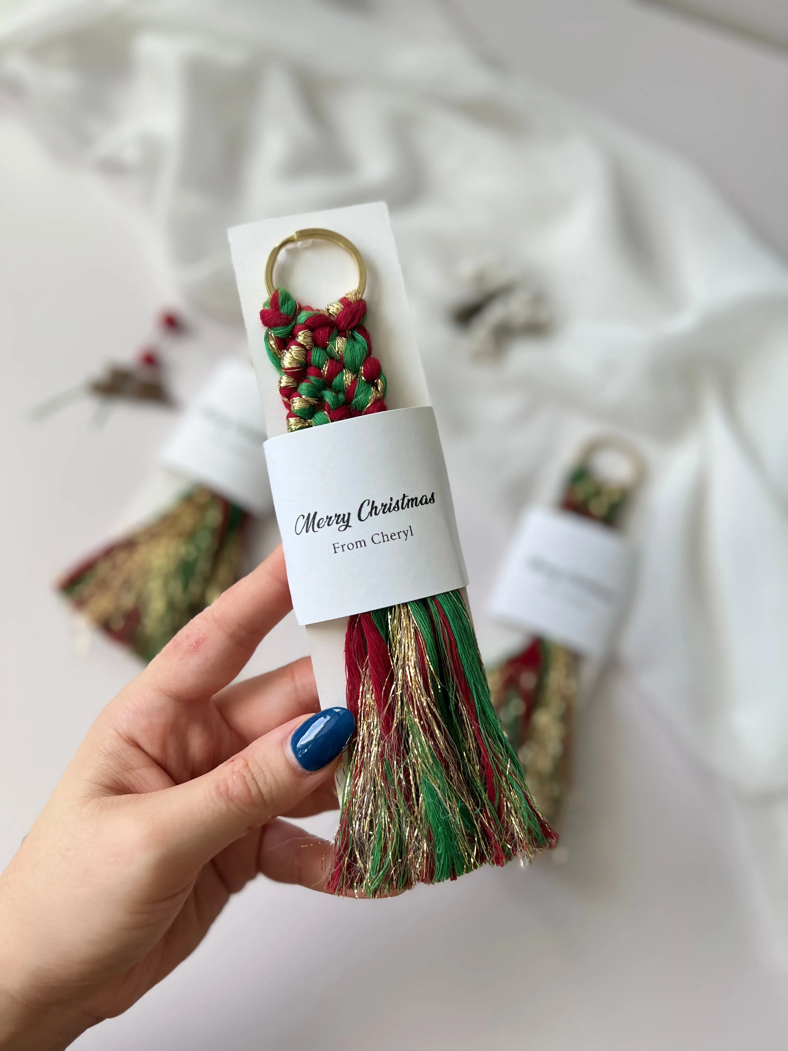 Christmas Keychain Gifts for Guests - Personalized Macrame Favors in Red and Green