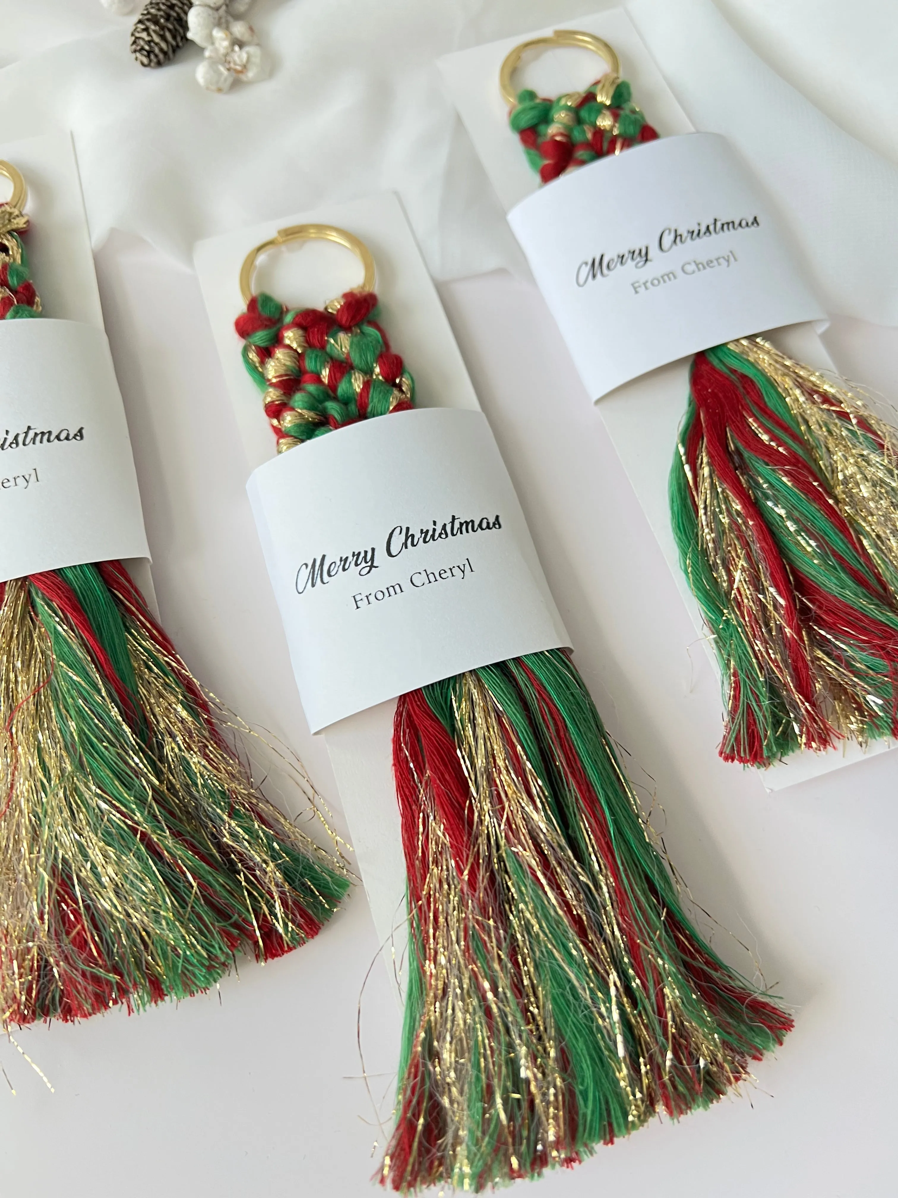 Christmas Keychain Gifts for Guests - Personalized Macrame Favors in Red and Green